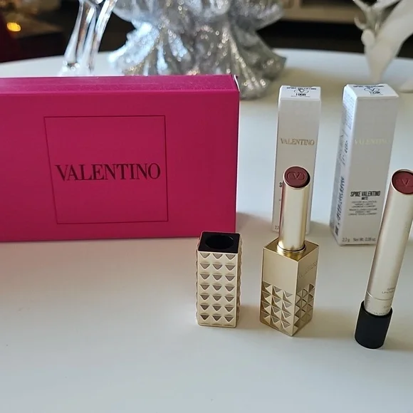 Valentino Spike Buttery Matte Lipstick 3 Piece Set With Pink Cosmetic Bag - Picture 2 of 11